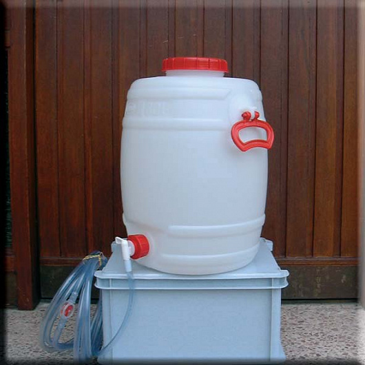 Прочие аксессуары к поломоечным машинам - Емкость для долива воды в кислотные аккумуляторы